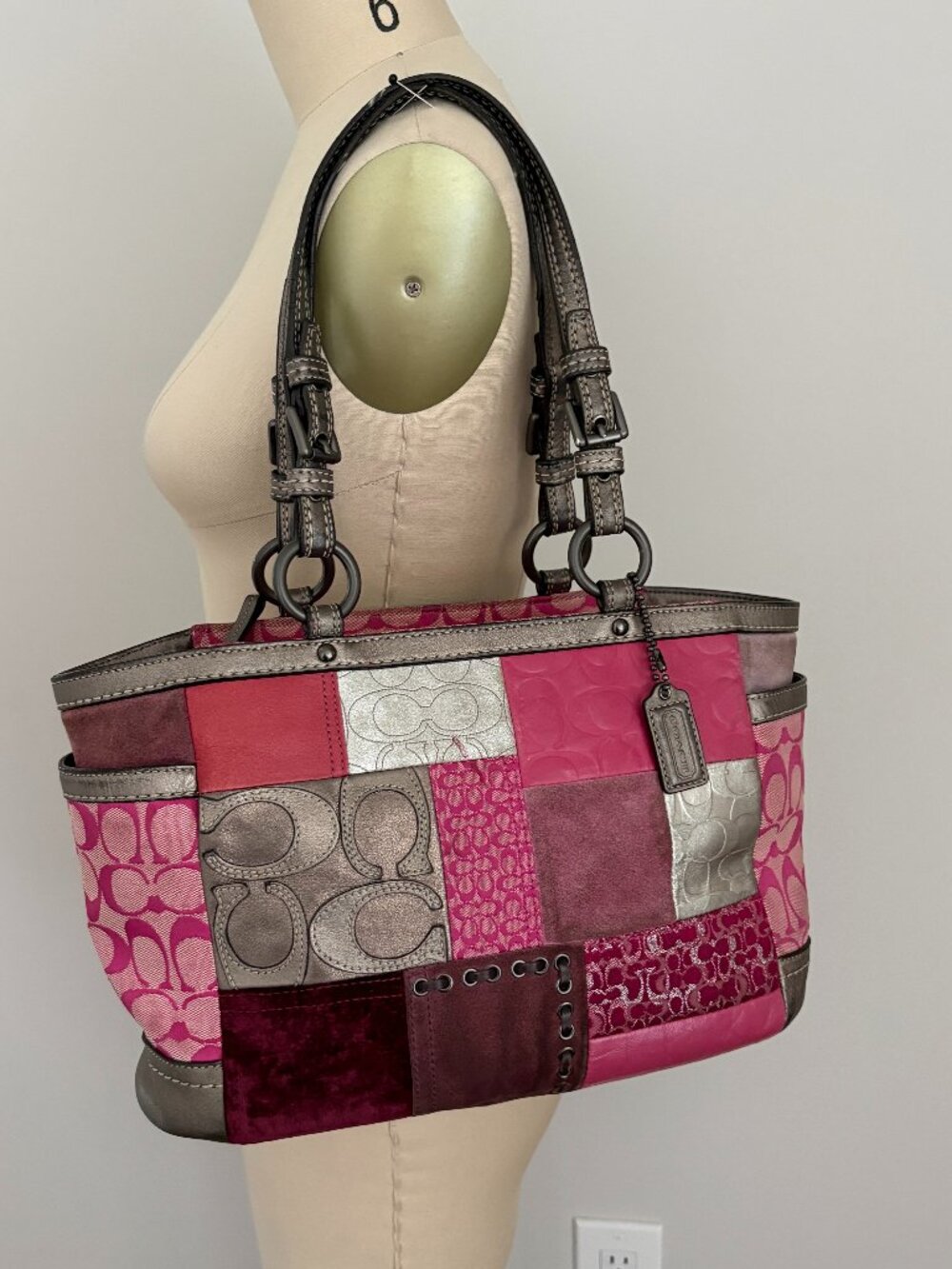 COACH F12864 Pink Holiday Patchwork Tote Bag Silver Metallic Y2K Shoulder Bag